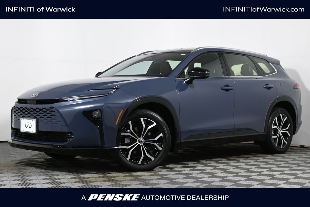 2025 Toyota Crown Signia XLE's photo