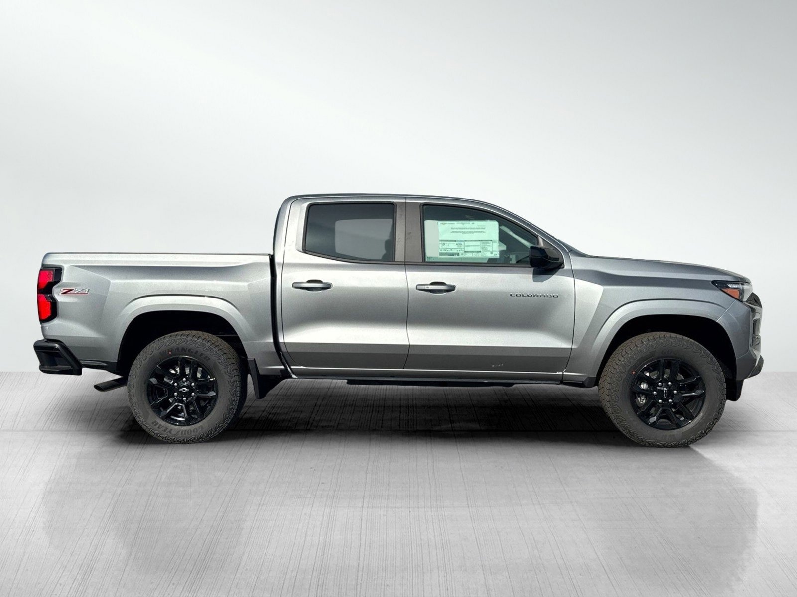 2025 Chevrolet Colorado Z71 photo 3
