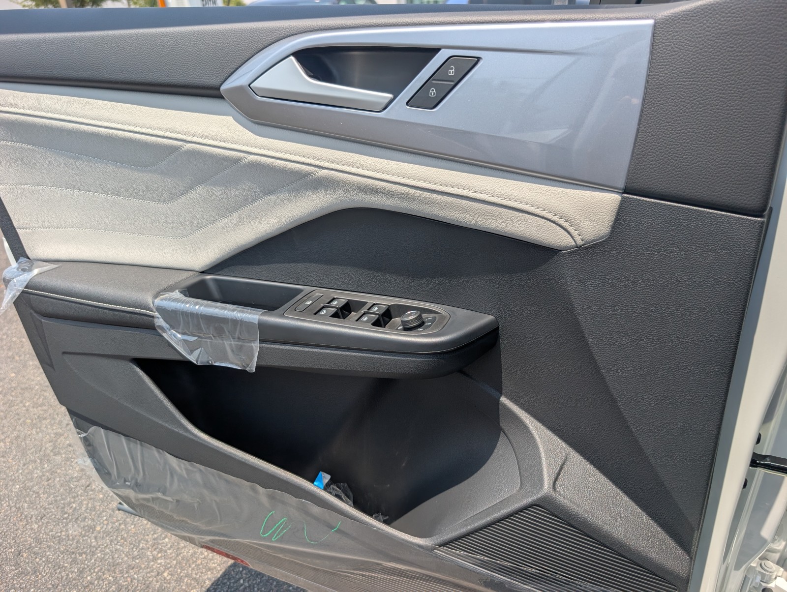 New 2025 Pure White Volkswagen SEL image 20