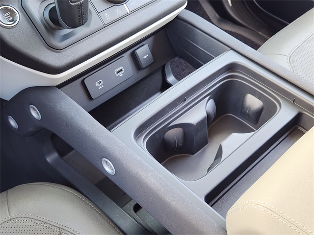 2023 Land Rover Defender 110 SE photo 18