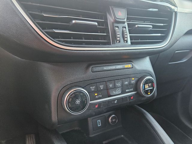 2020 Ford Escape SEL photo 12