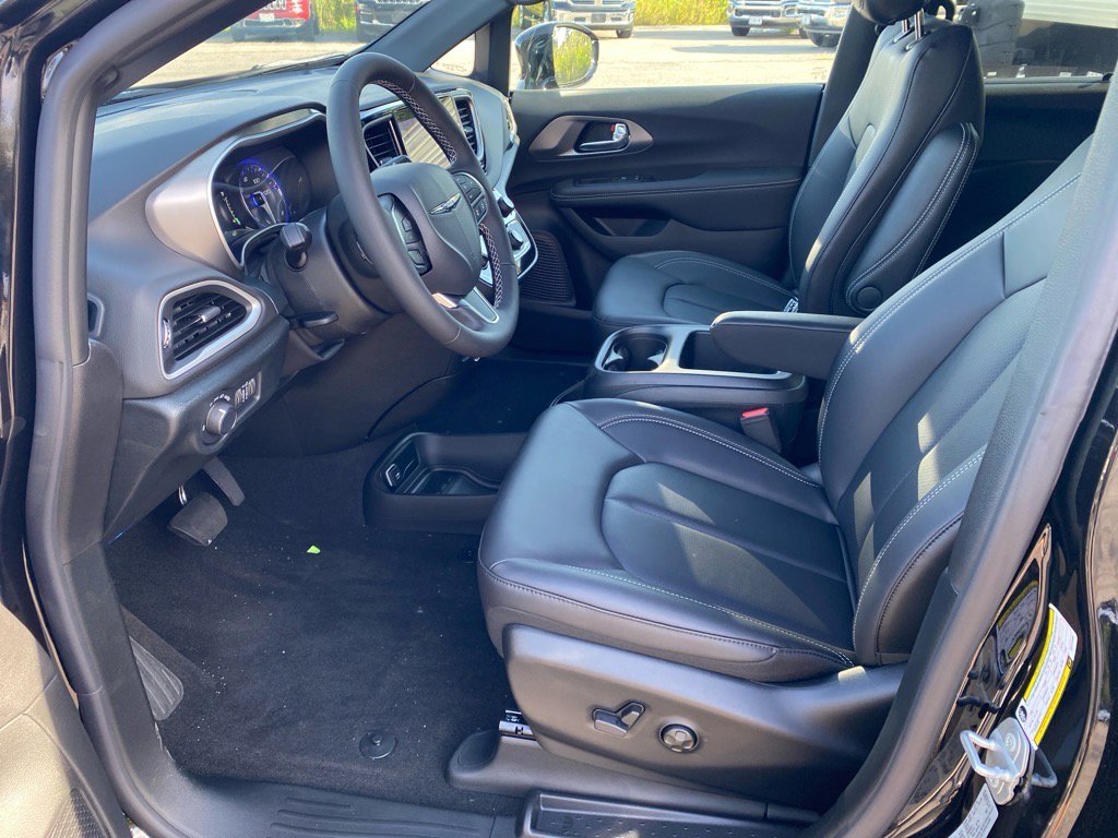 2026 Chrysler Voyager LX photo 2