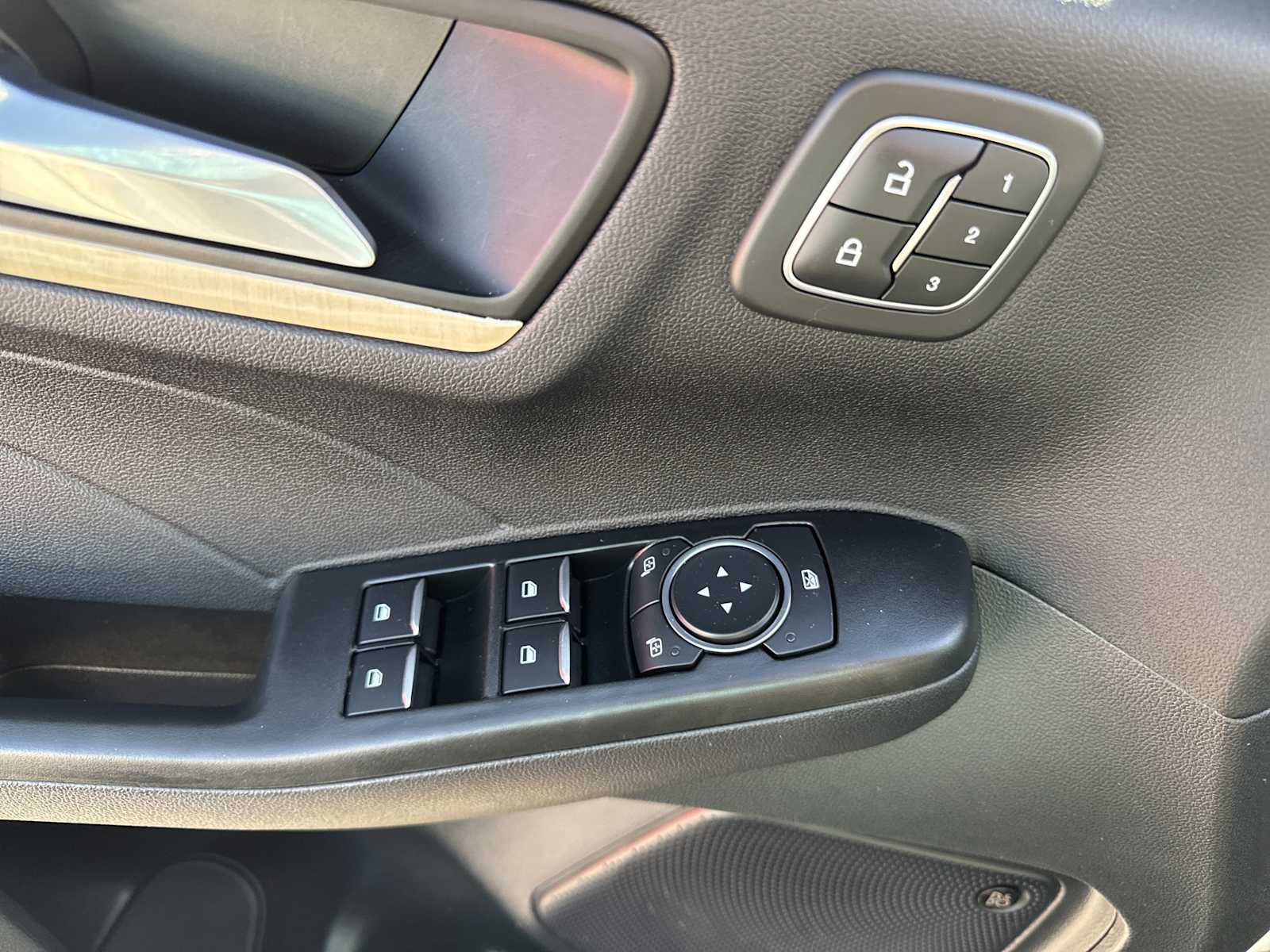 2022 Ford Escape Titanium photo 16