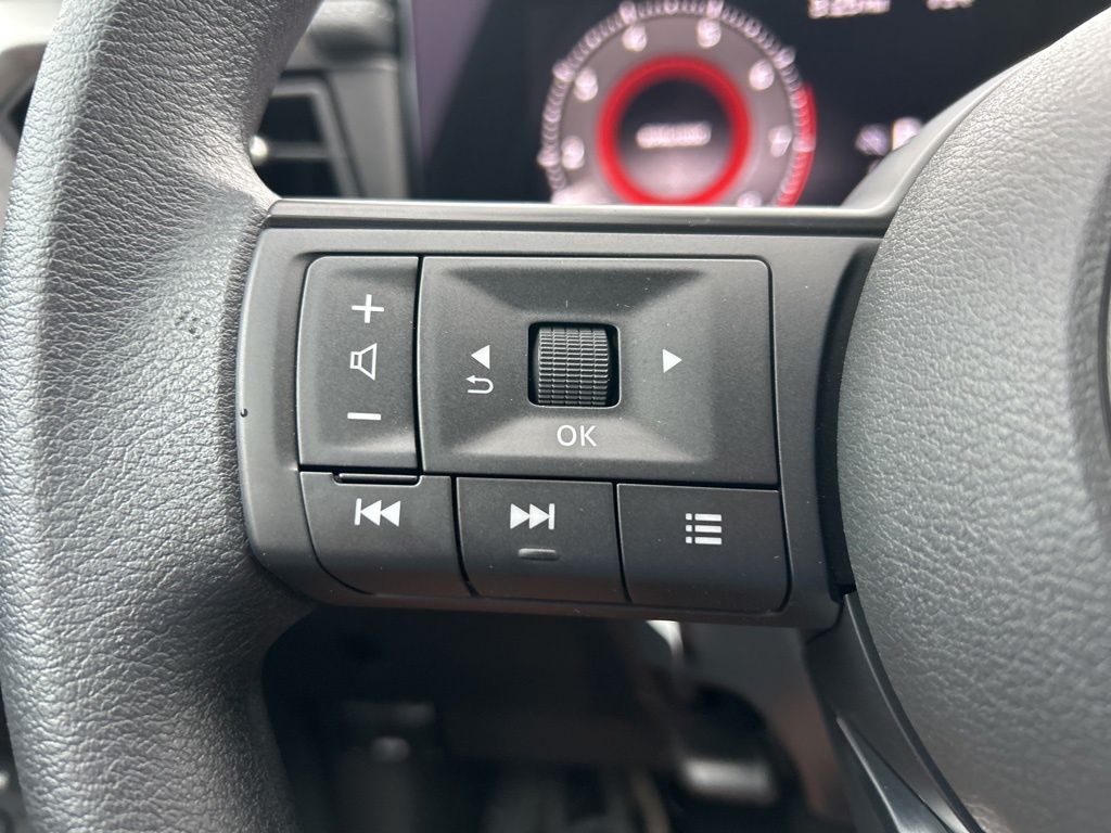 2025 Nissan Kicks SV photo 17