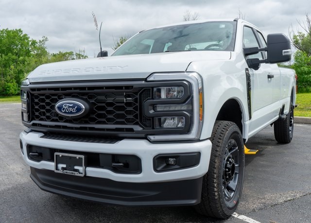2025 Ford F-350 XL photo 2