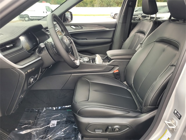 2025 Jeep Grand Cherokee Limited photo 2