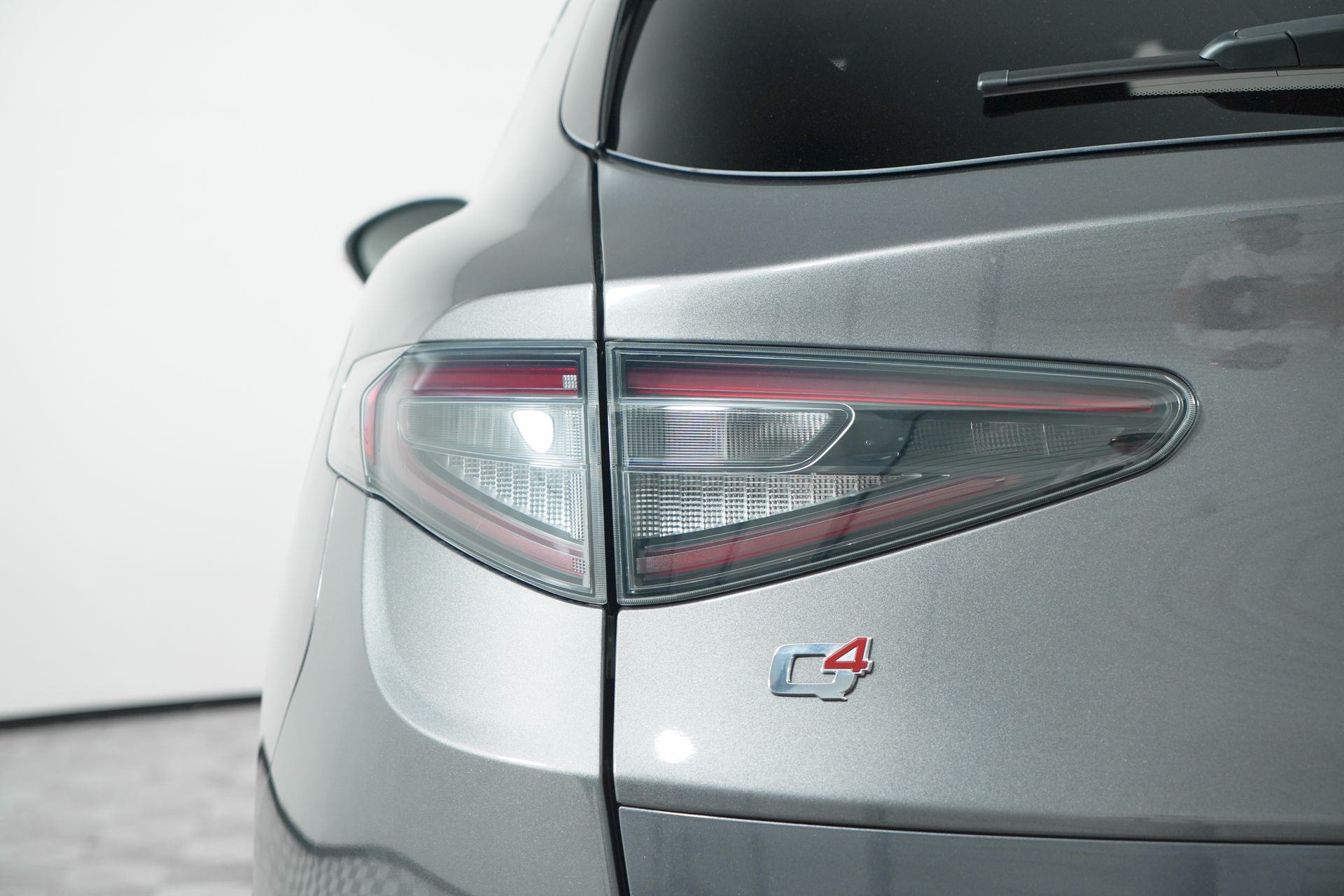 2025 Alfa Romeo Stelvio photo 13