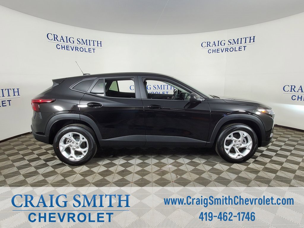 2026 Chevrolet Trax LS photo 2