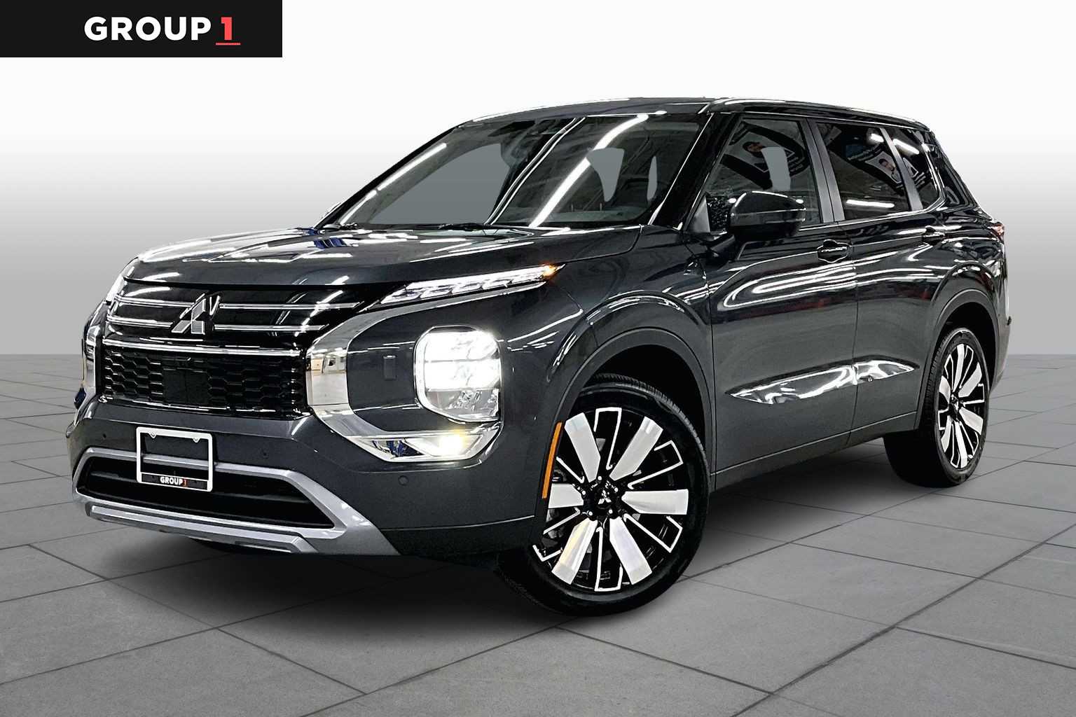 2025 Mitsubishi Outlander SE's photo