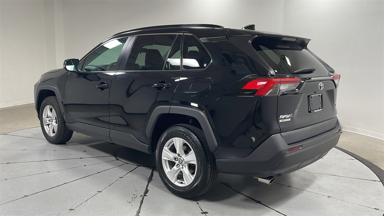 2021 Toyota RAV4 XLE photo 7