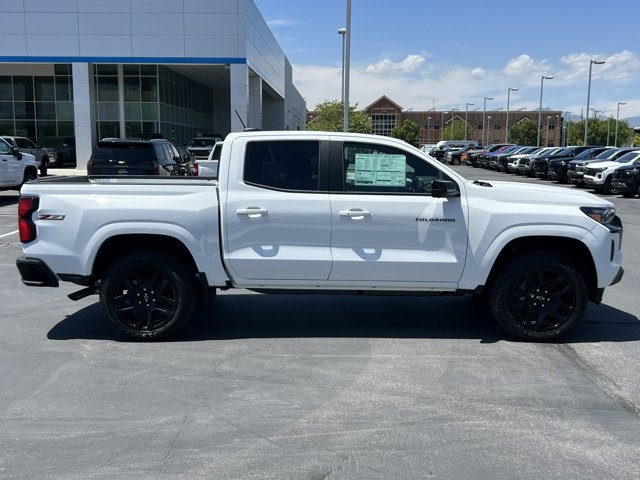 2025 Chevrolet Colorado Z71 photo 2