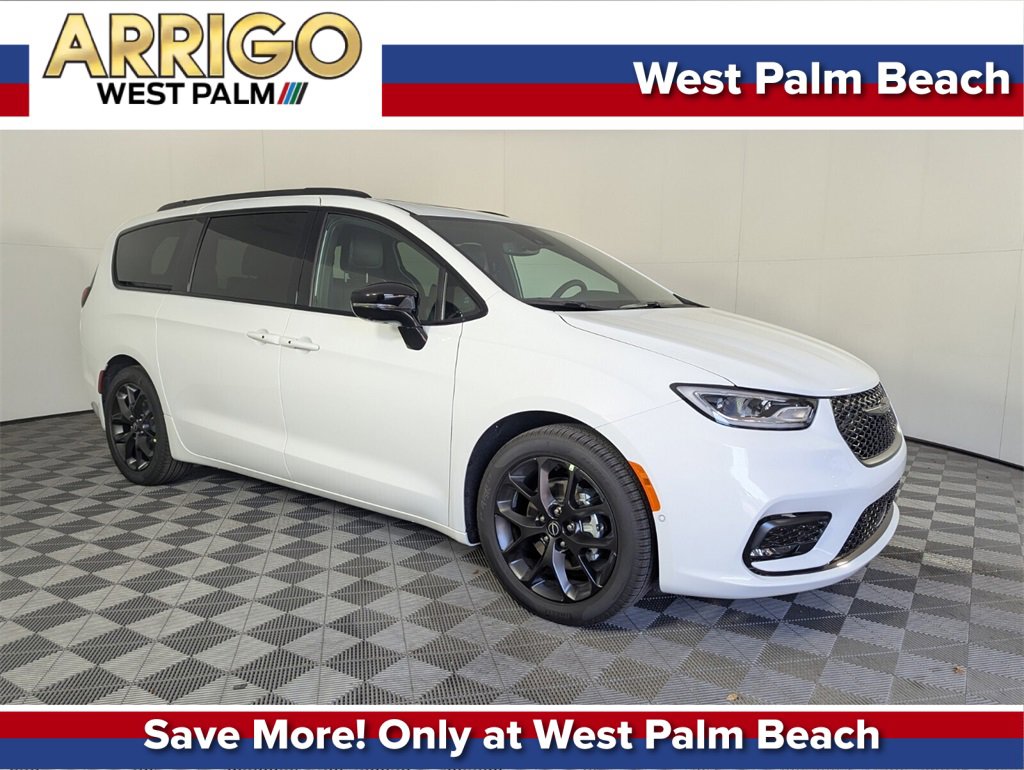 2026 Chrysler Pacifica Limited's photo