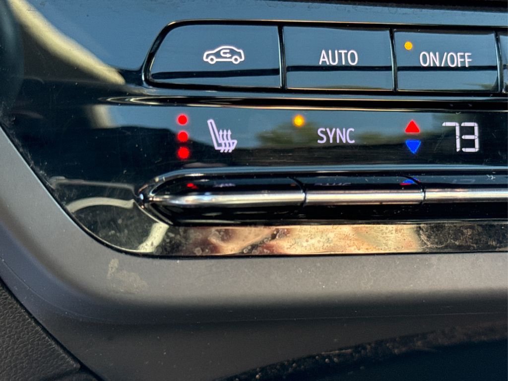 2022 Buick Envision Essence photo 32