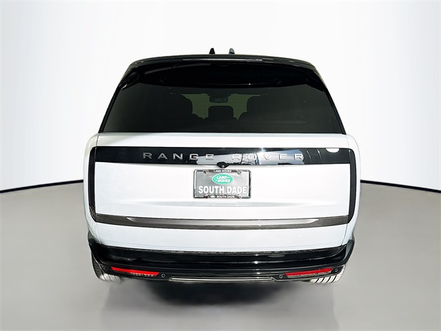 2025 Land Rover Range Rover SE photo 3