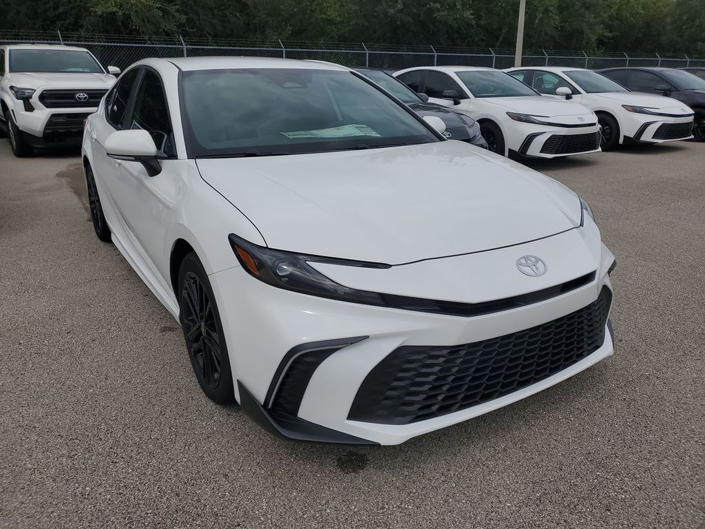 2025 Toyota Camry SE photo 3