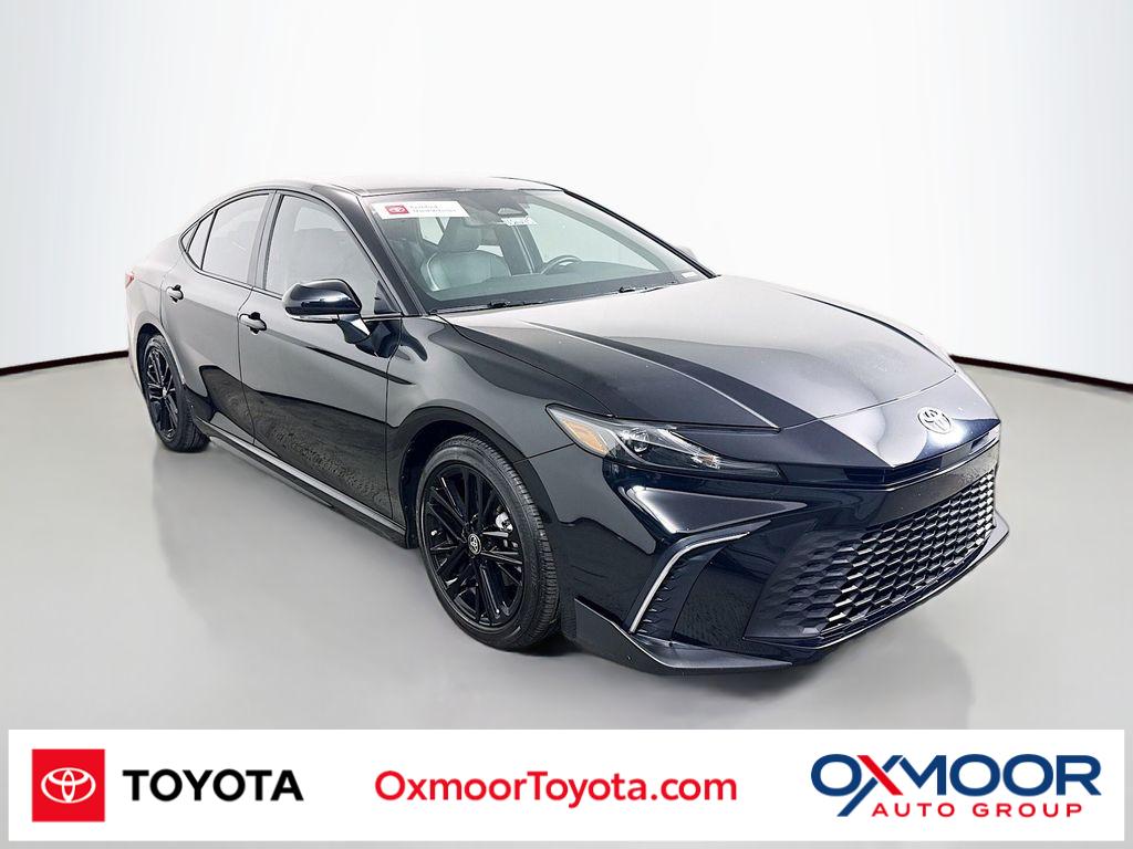 2025 Toyota Camry SE's photo