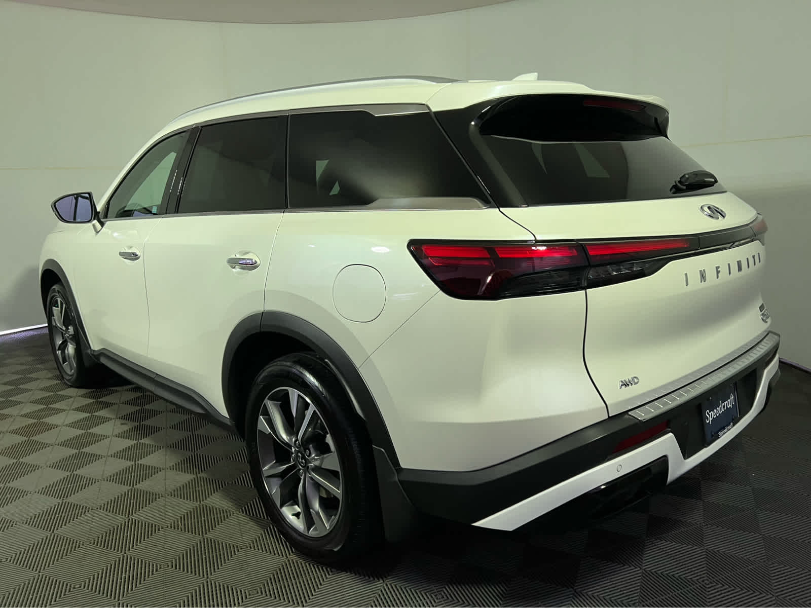 2023 Infiniti QX60 Luxe AWD photo 2