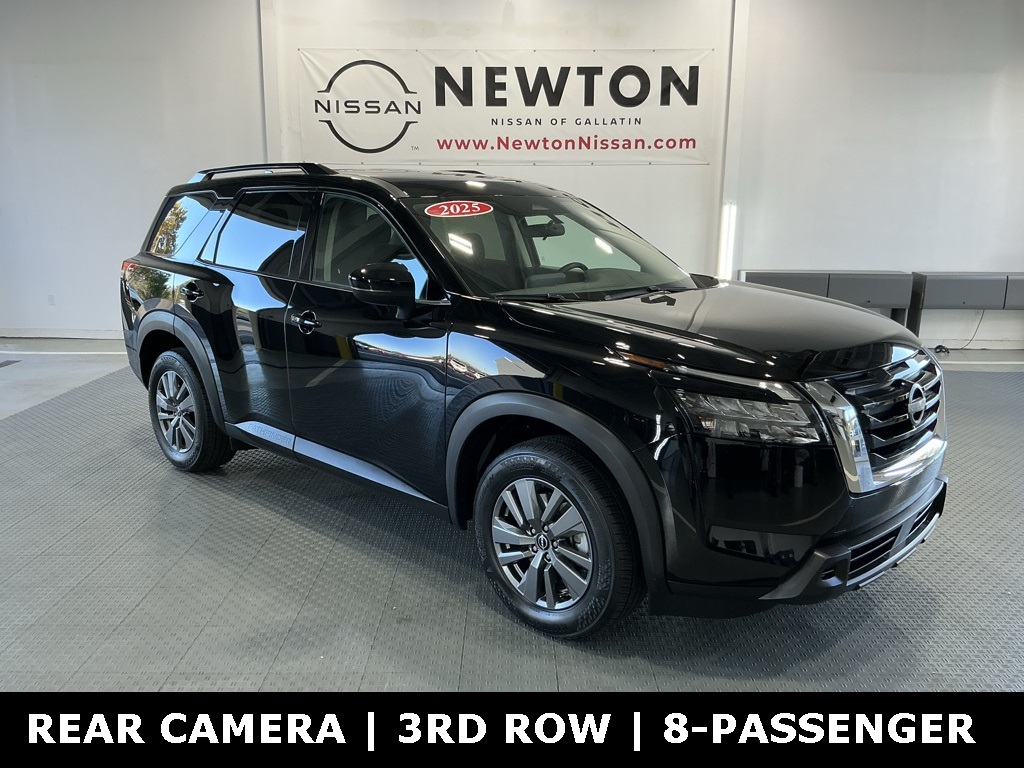 2025 Nissan Pathfinder SV's photo