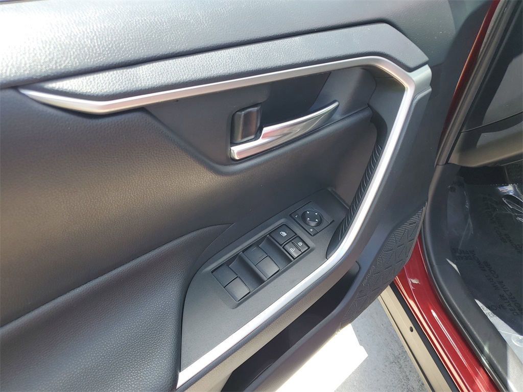 2019 Toyota RAV4 XLE photo 15
