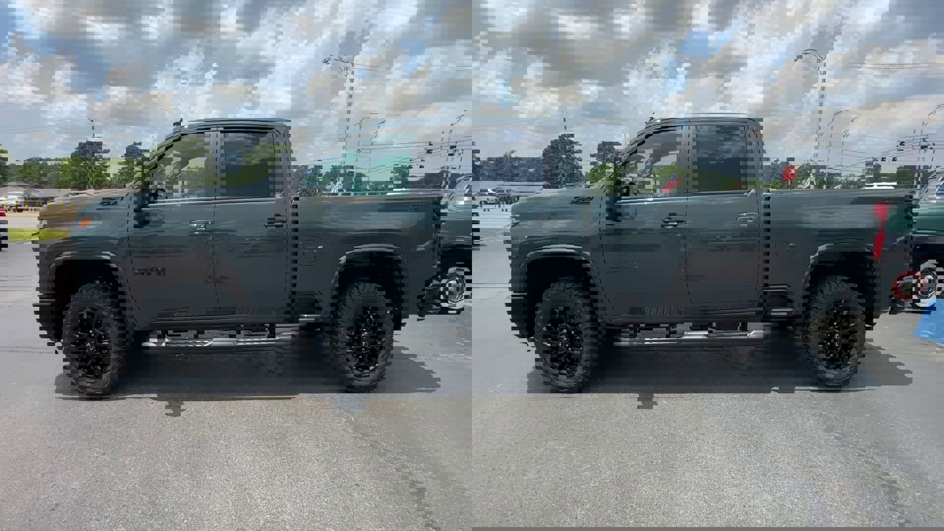 2025 Chevrolet Silverado 2500HD LT photo 4