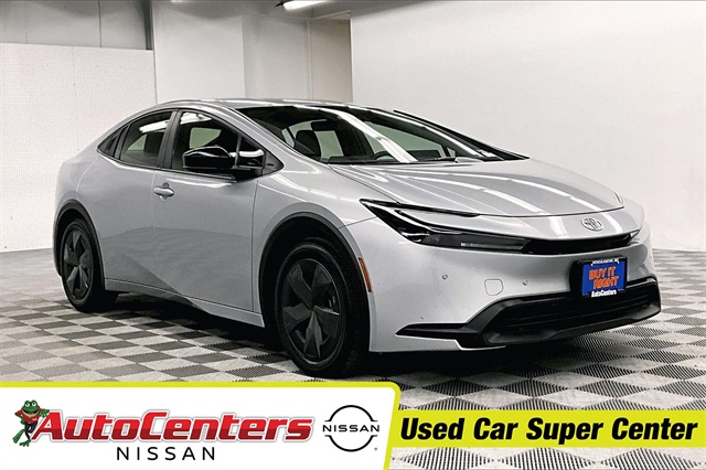 2024 Toyota Prius LE's photo