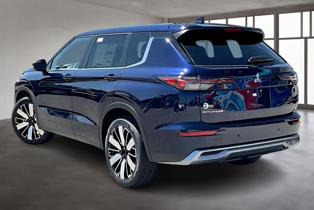 2025 Mitsubishi Outlander SE photo 4