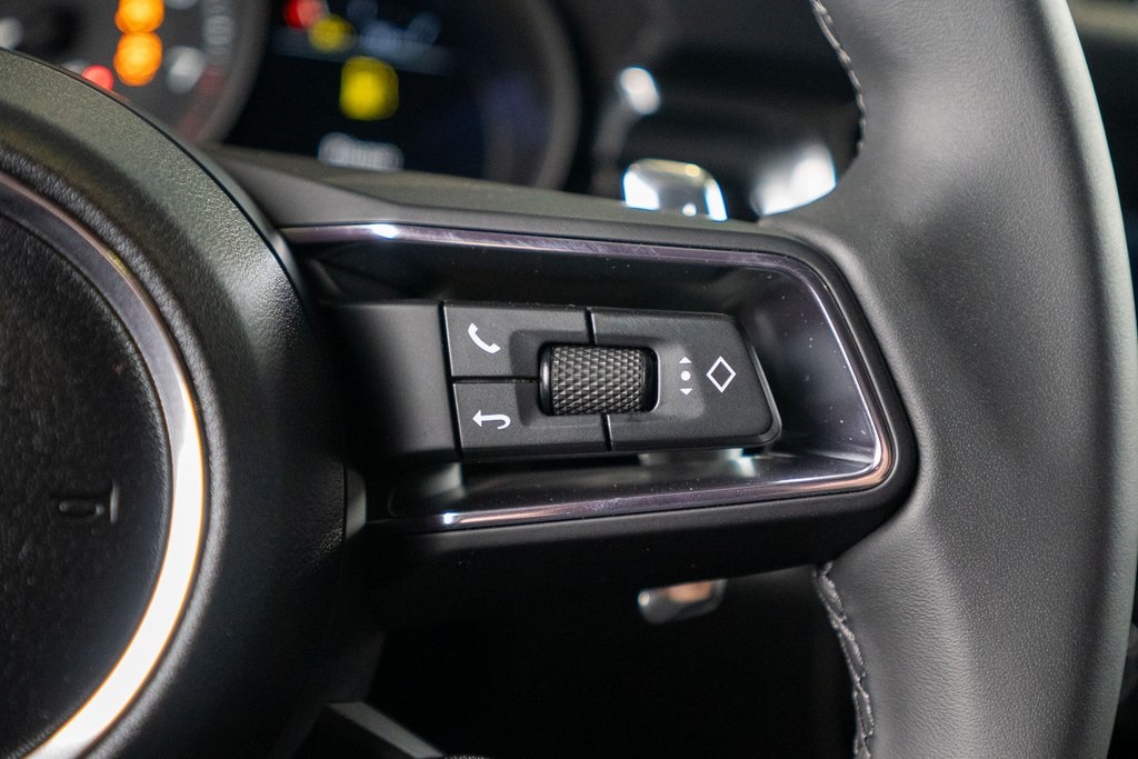 2025 Porsche Macan T photo 31