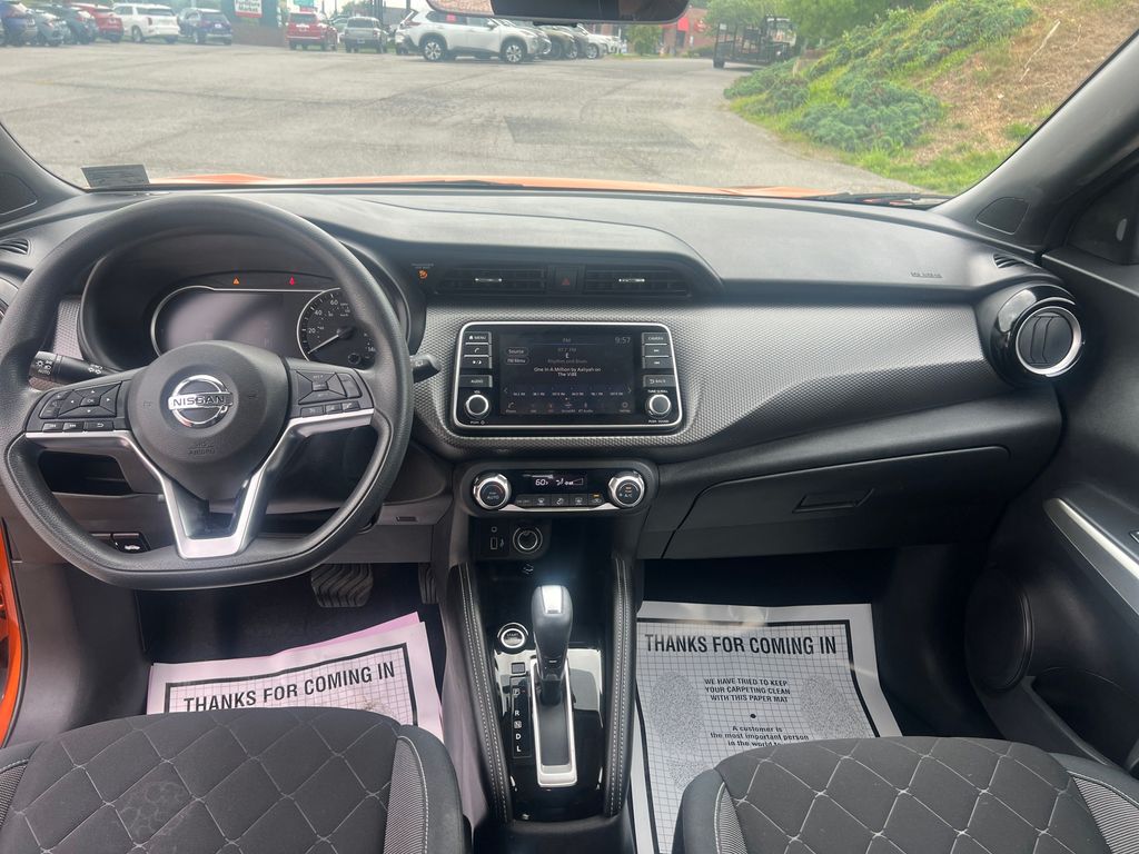 2020 Nissan Kicks SV photo 12
