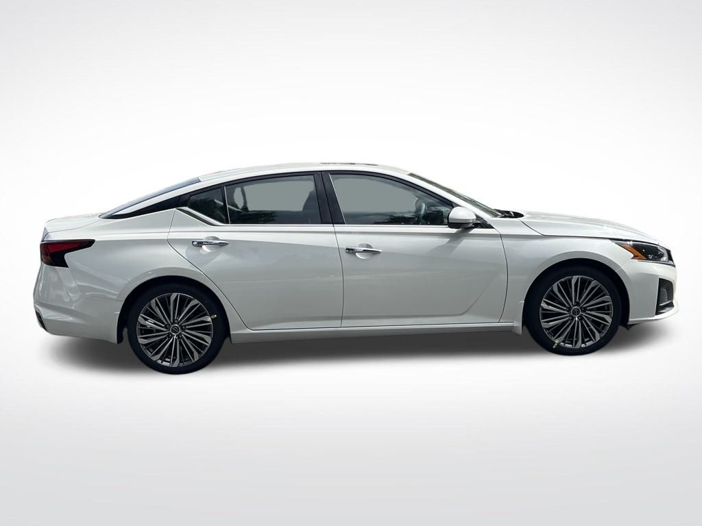 2025 Nissan Altima SL photo 6