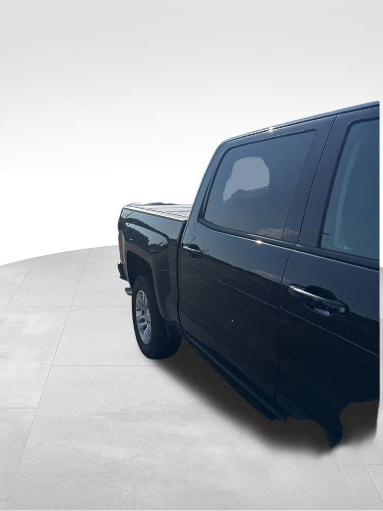 2018 Chevrolet Silverado 1500 LT photo 3
