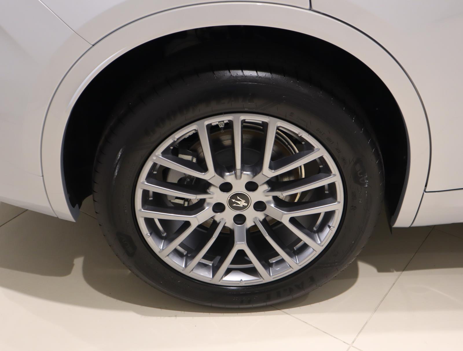 New 2024 Bianco Astro Metallic Maserati GT AWD image 13