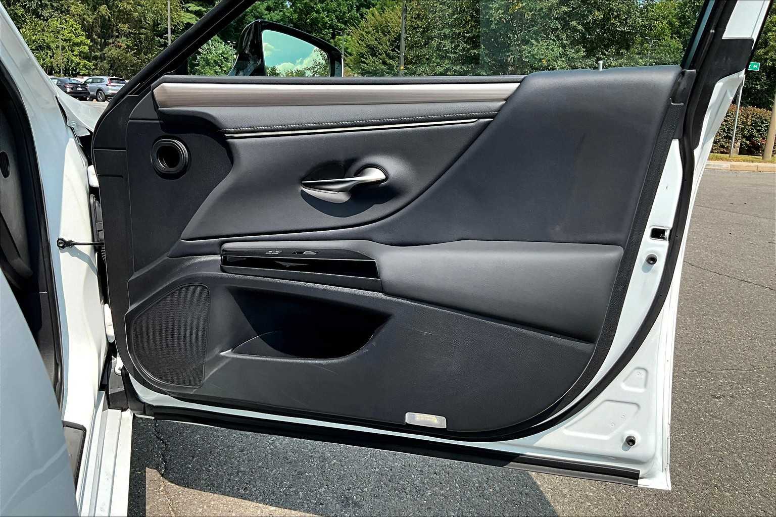 2022 Lexus ES F SPORT Handling photo 21