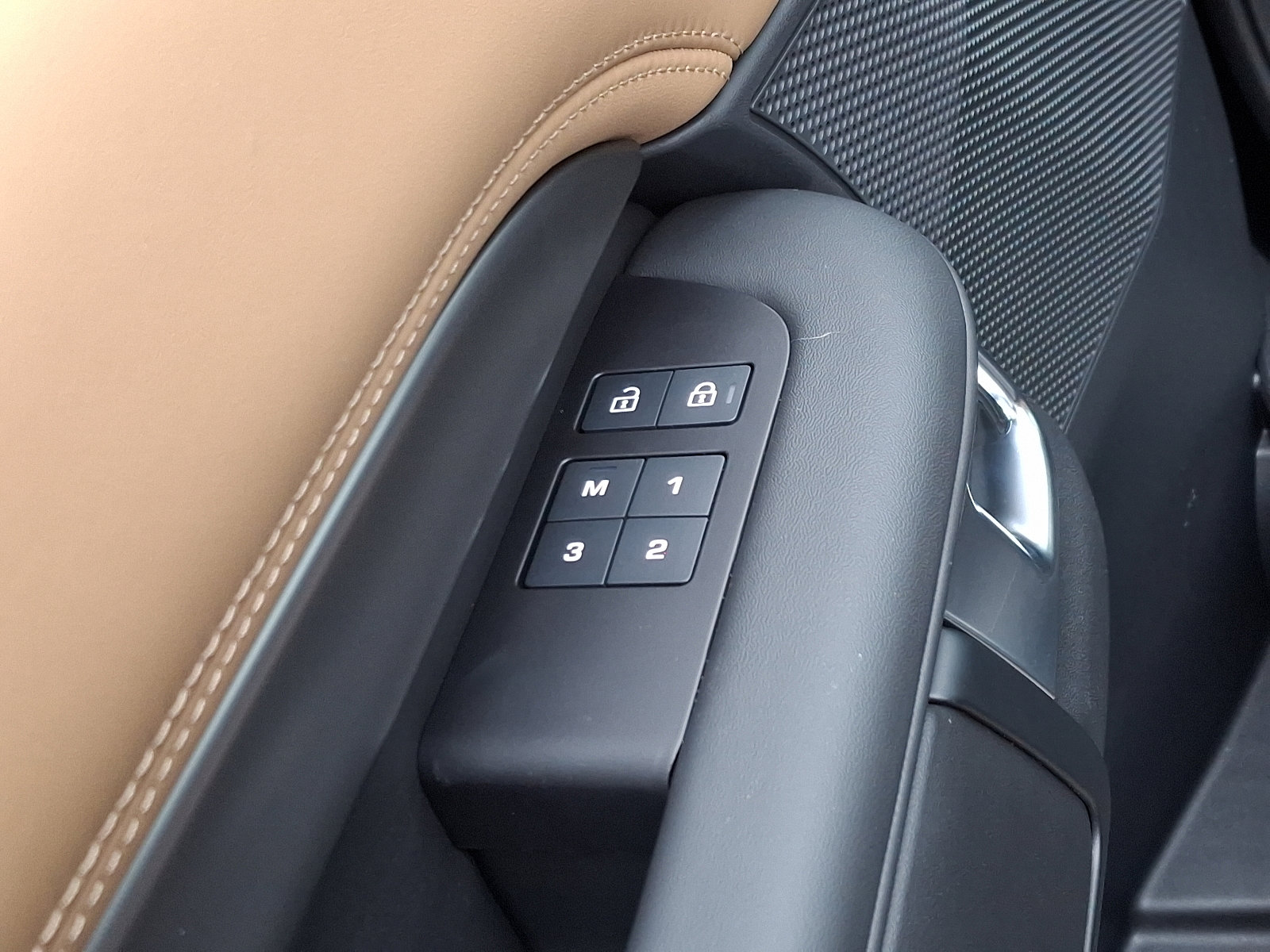 2025 Land Rover Discovery Metropolitan Edition photo 26