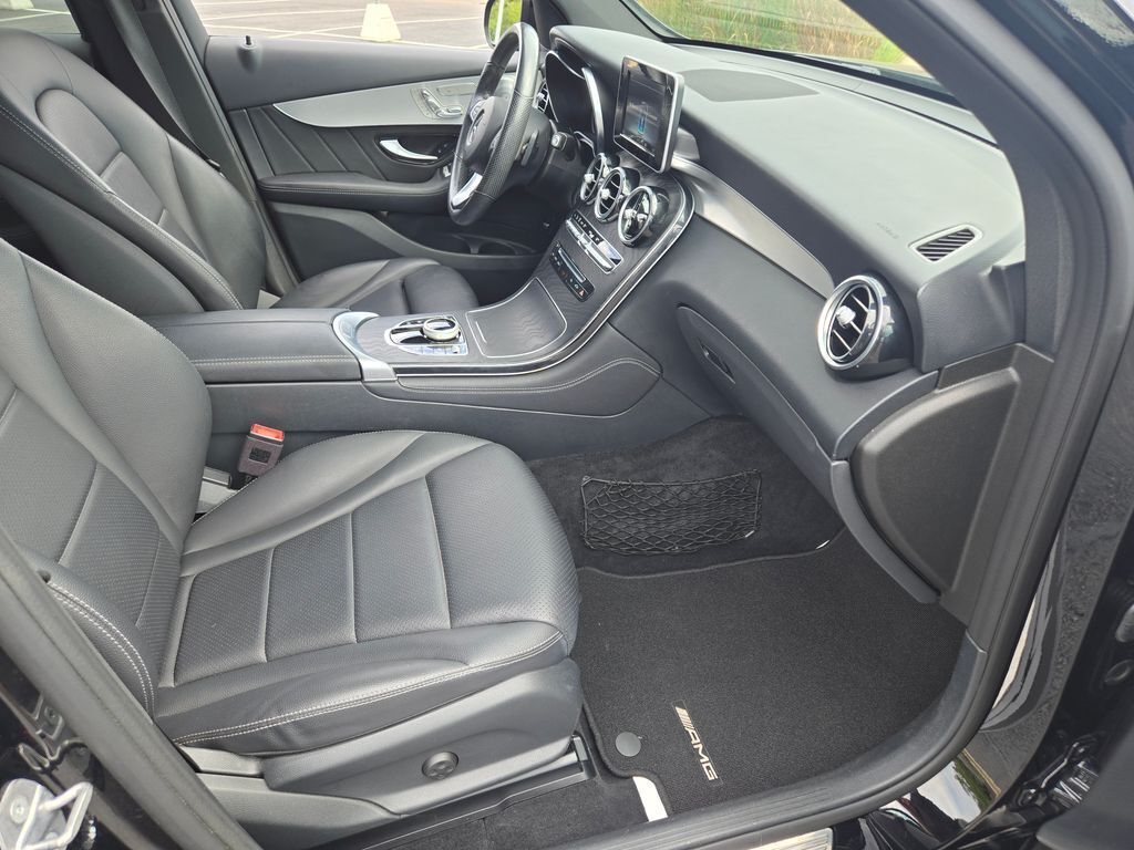 2019 Mercedes Benz GLC 300 4MATIC photo 3