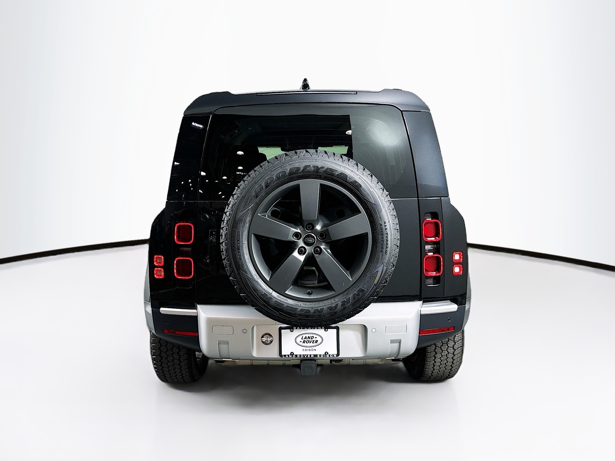 2025 Land Rover Defender 110 S photo 3