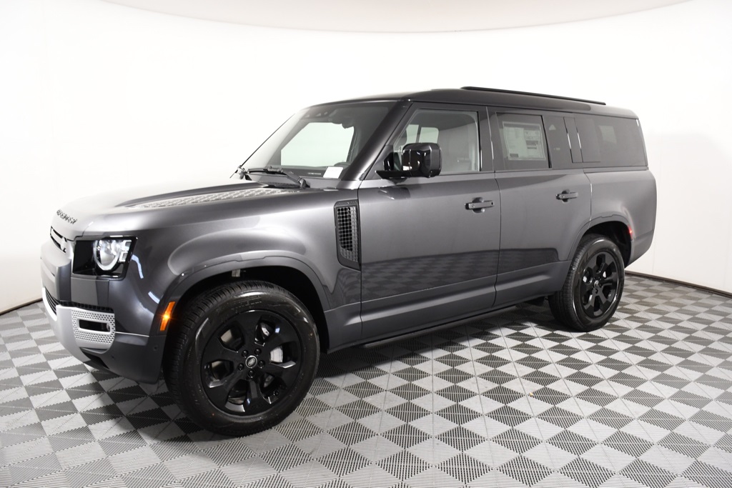 2025 Land Rover Defender 130 S photo 2