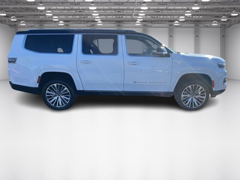 2024 Jeep Grand Wagoneer L III photo 2