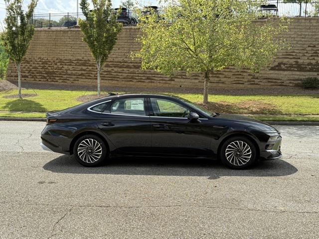 2025 Hyundai Sonata Hybrid Limited photo 5