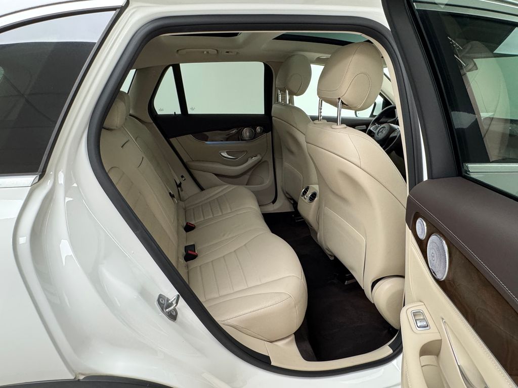 2017 Mercedes Benz GLC 300 4MATIC photo 17