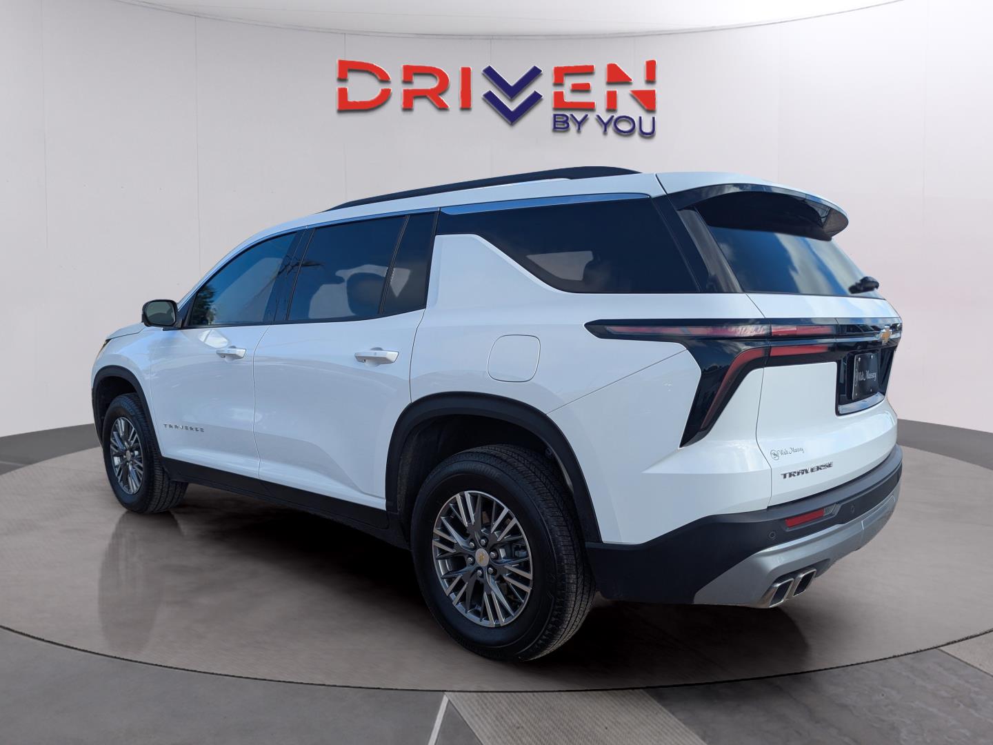 2025 Chevrolet Traverse photo 3