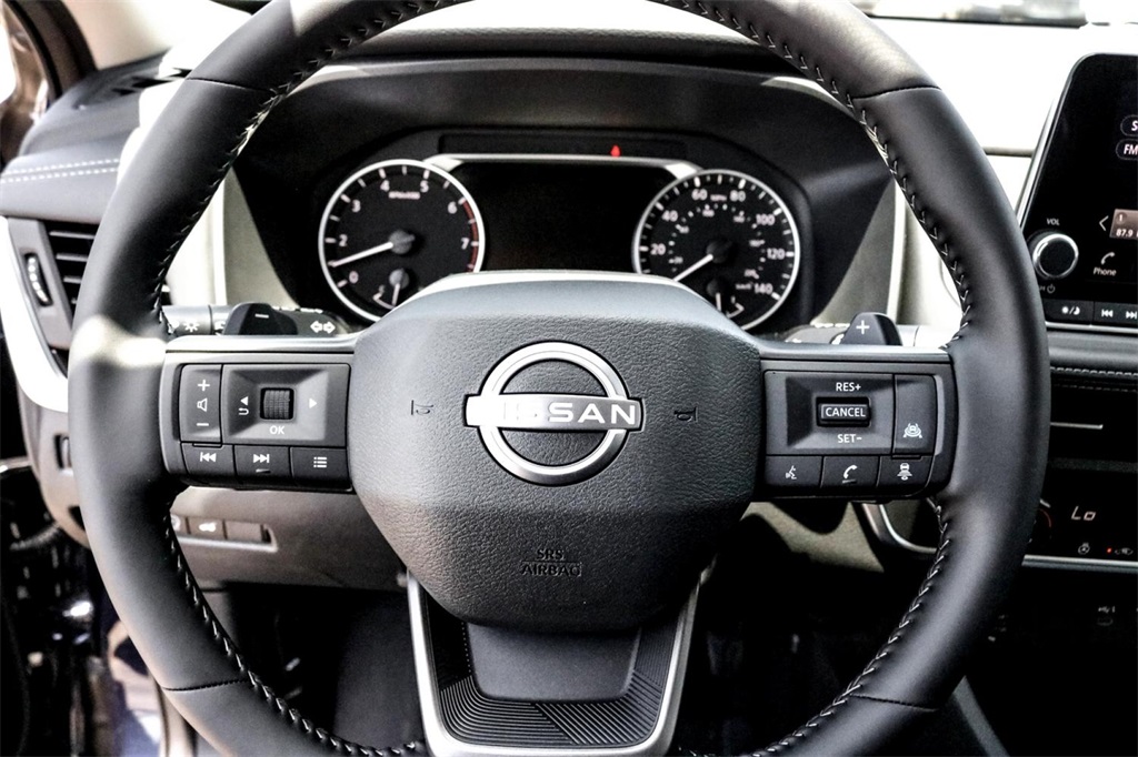 2025 Nissan Rogue SV photo 13