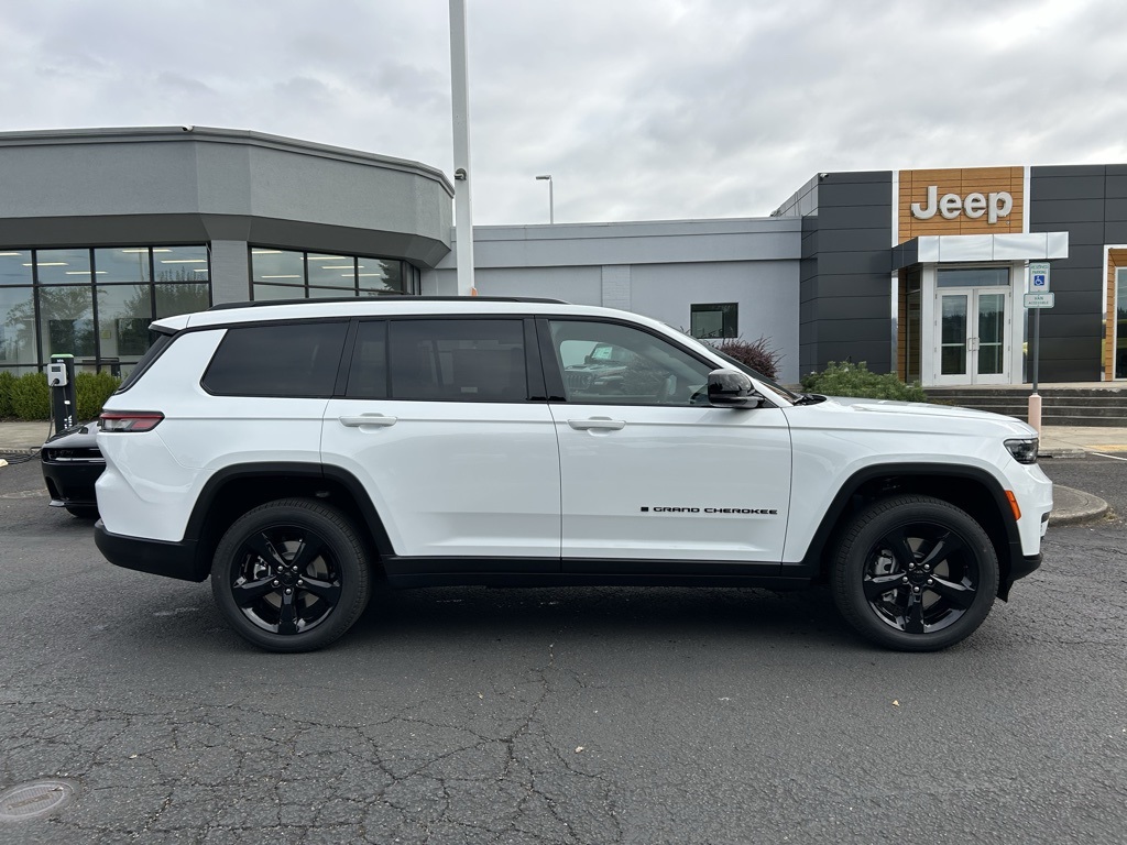 2025 Jeep Grand Cherokee Limited photo 5