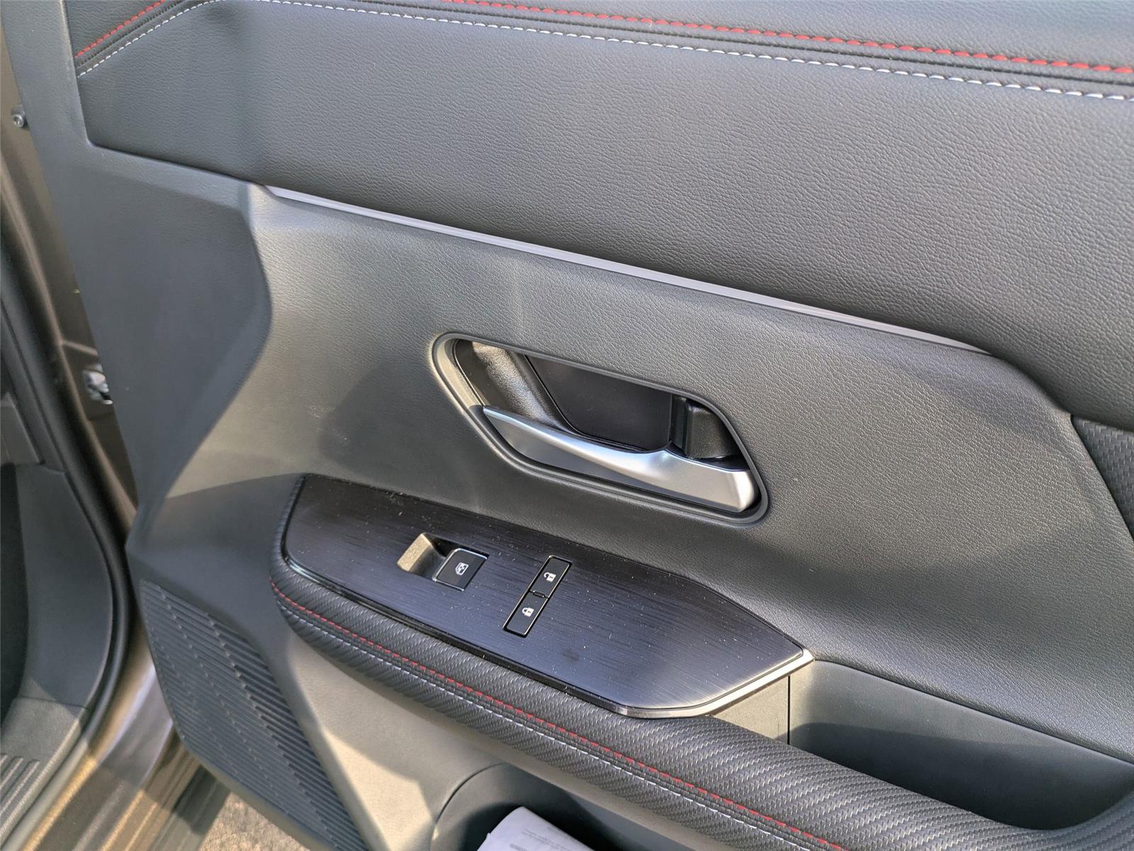 2026 Nissan Kicks SR photo 29