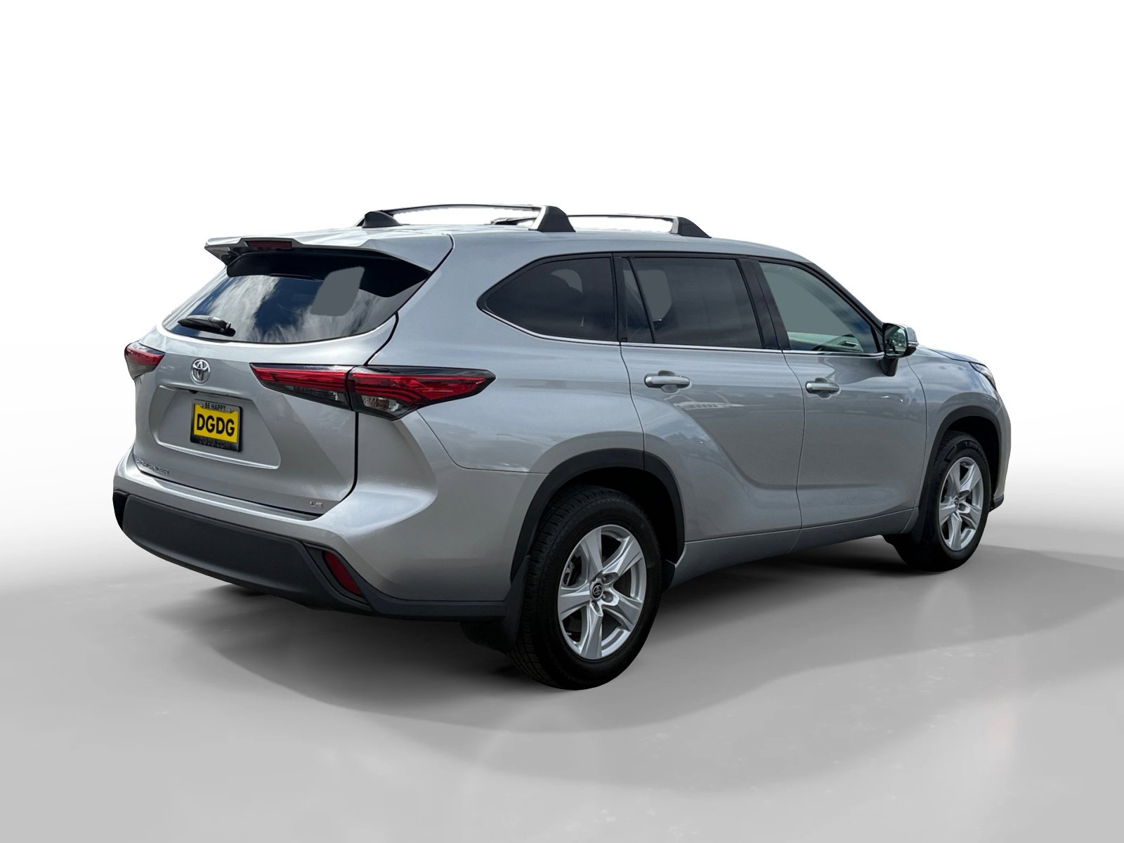 2022 Toyota Highlander LE photo 4