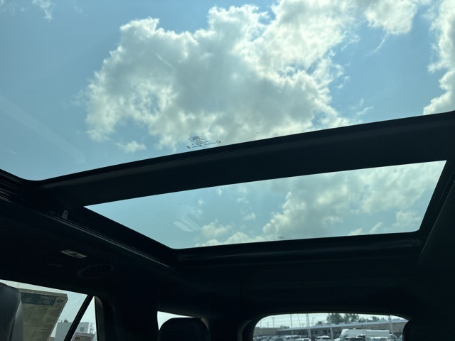 2025 Ford Explorer ST-Line photo 28