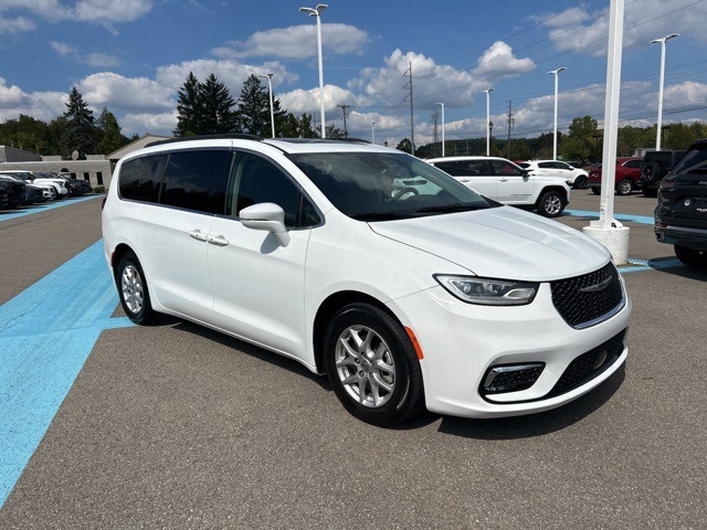 2022 Chrysler Pacifica Touring L photo 6