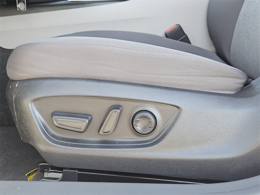 2022 Toyota Camry LE photo 19