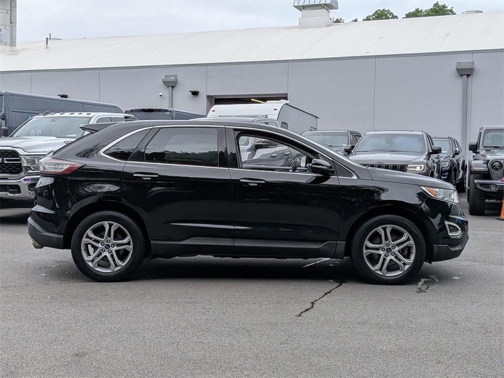 2016 Ford Edge Titanium photo 2