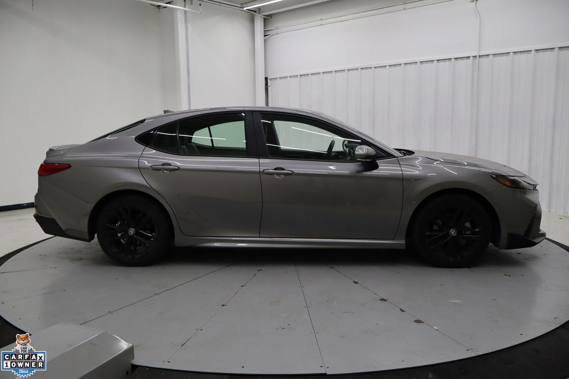 2025 Toyota Camry SE photo 2