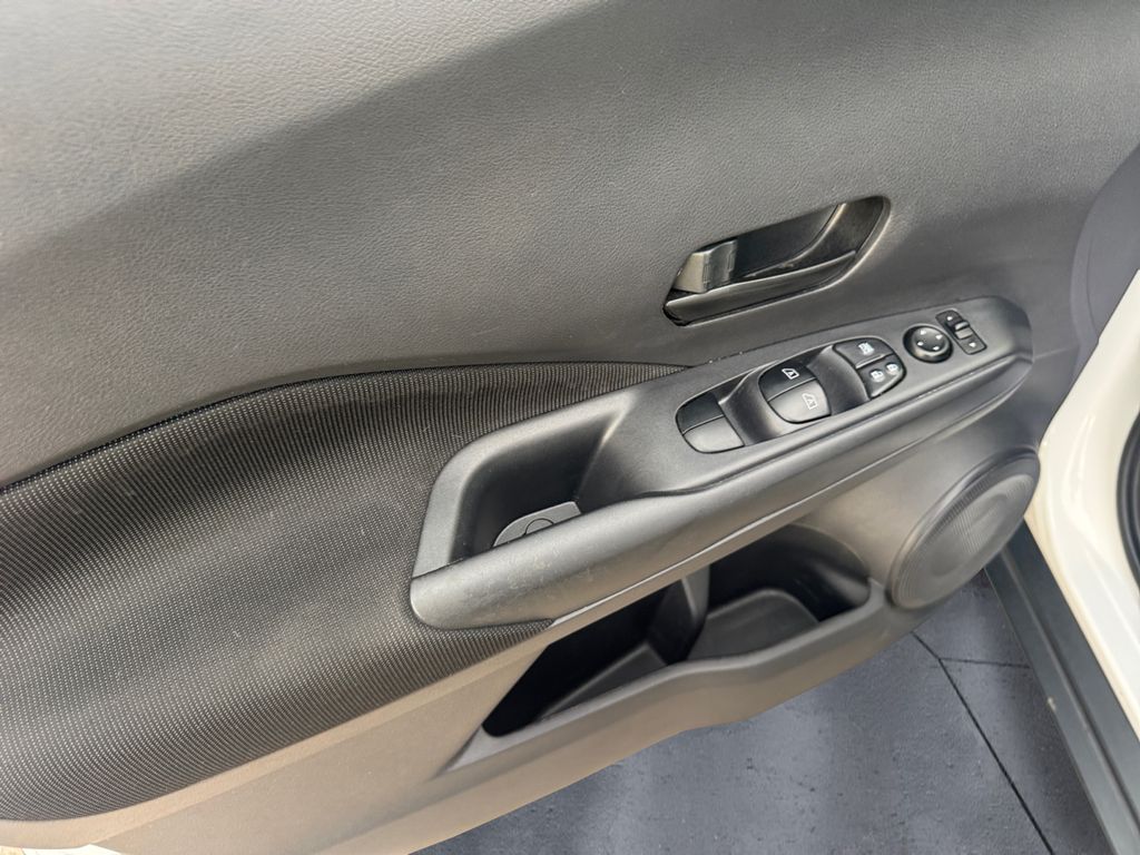 2023 Nissan Kicks S photo 11